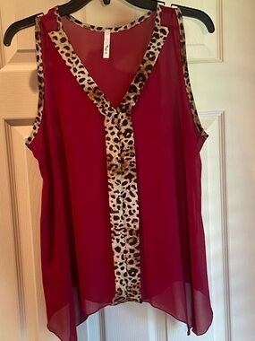 Sleeveless Magenta V-Neck Tank with Leopard Trim